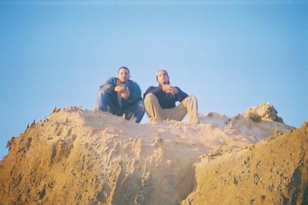 C'EST MOI AVEC UN AMI